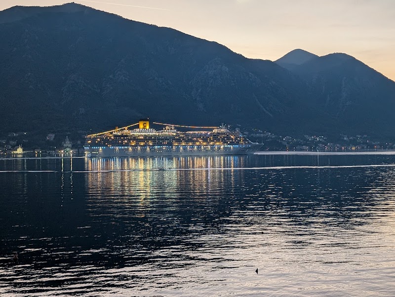 Apartments Miramar - Apartments Miramar, Dobrota Ulica BB, FQ58+F5J, Kriva, Kotor 85330, Montenegro