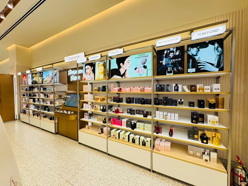 Tira, Nexus Elante Mall, Chandigarh - Tira, Nexus Elante Mall, Chandigarh, Ground floor Plot no 178 178A, Nexus Elante mall Unit 3, Industrial Area Phase I, Chandigarh, 160002, India