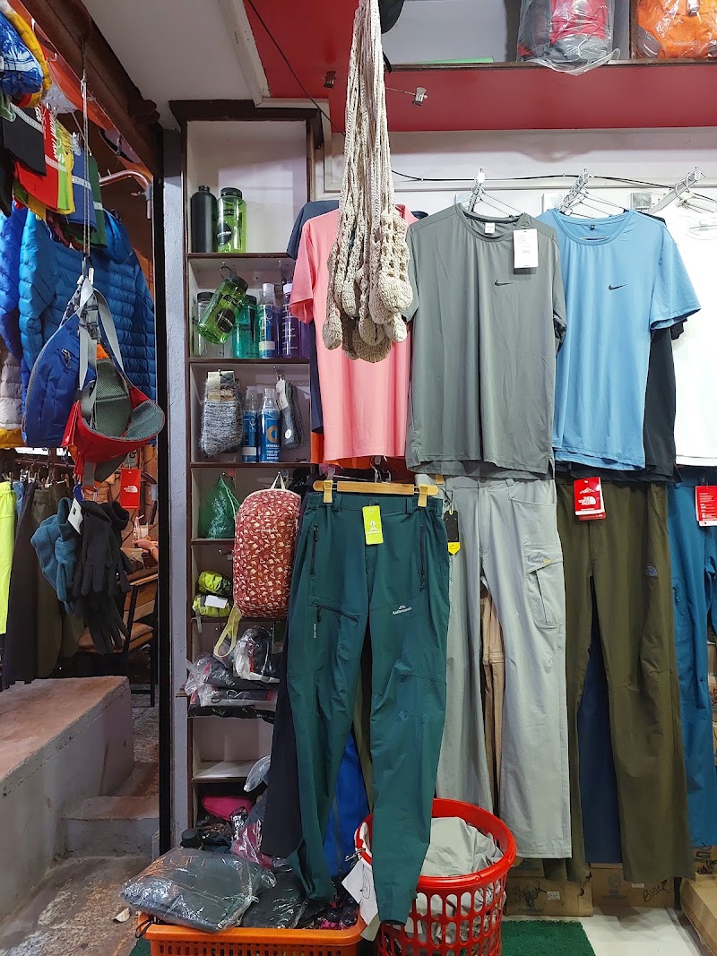 Fewa Trekking Shop - Fewa Trekking Shop 6X74+5RM, Lakeside Rd, Pokhara 33700, Nepal