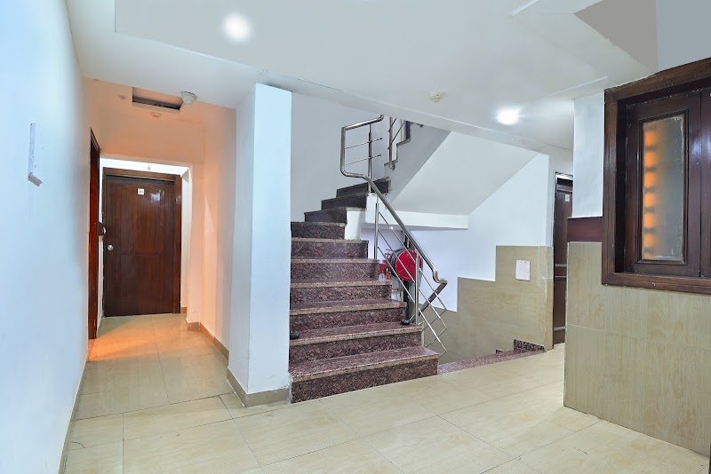 Hotel Glow Inn-3 Mins Walking From NDLS - Hotel Glow Inn-3 Mins Walking From NDLS 448, Chandi Wali Gali, Ratan Lal Market, Aram Bagh, Paharganj, New Delhi, Delhi 110055, India