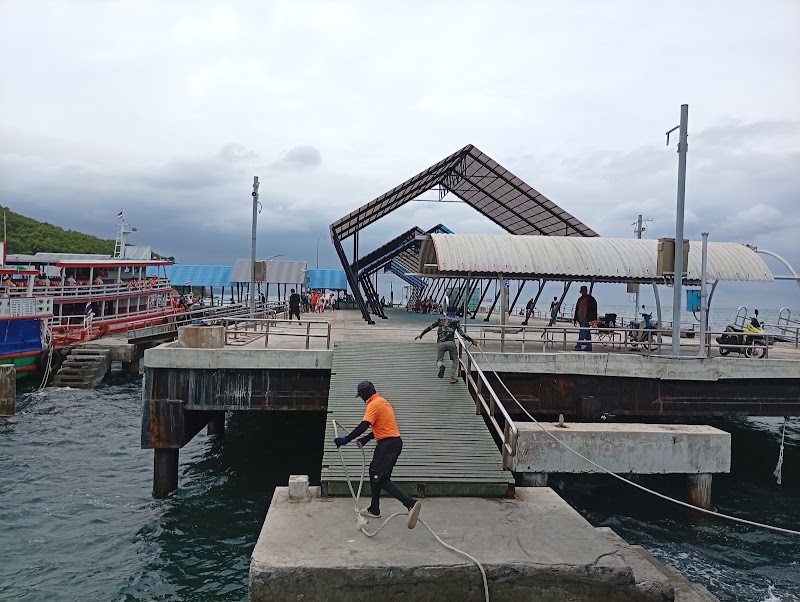 Koh Larn (Tawaen Beach Pier) - Koh Larn (Tawaen Beach Pier) Bang Lamung District, Chon Buri, Thailand
