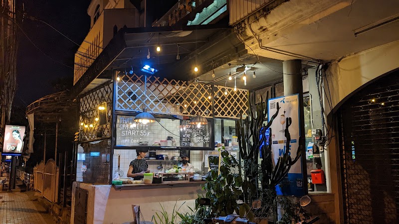 Box Hostel N Cafe