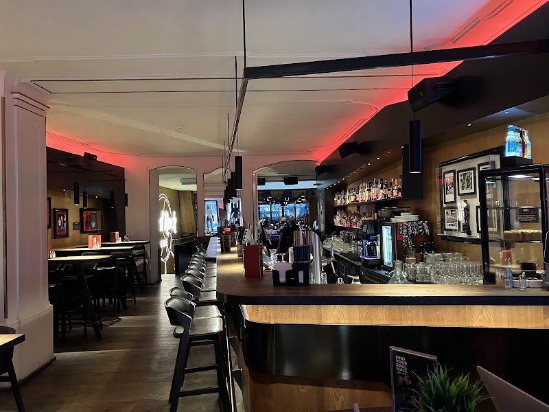 Kaufhaus Tyrol - Kaufhaus Tyrol Maria-Theresien-Straße 31, 6020 Innsbruck, Austria