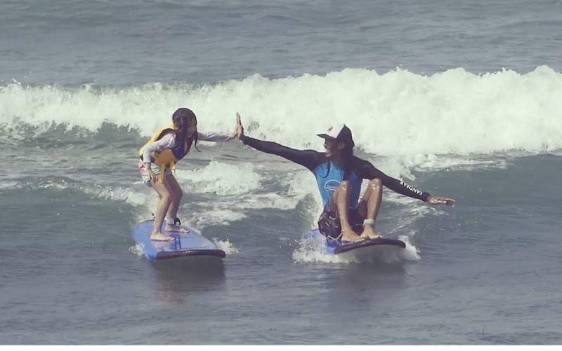 Sandbar surf - Sandbar surf Jl. Pantai Batu Bolong, Canggu, Kec. Kuta Utara, Kabupaten Badung, Bali 80351, Indonesia