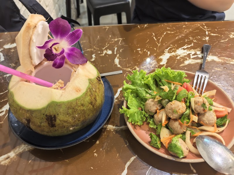 1000009 Thai Noodle Restaurant Phuket ล้าน9ก๋วยเตี๋ยว - 1000009 Thai Noodle Restaurant Phuket ล้าน9ก๋วยเตี๋ยว, 37, 30 Montri Rd, Tambon Talat Yai, Amphoe Mueang Phuket, Chang Wat Phuket 83000, Thailand