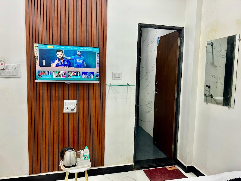 Hotel Shree - Hotel Shree No. 3, Atlas Chauraha 15, Arya Samaj Marg, meli wali gali, Daulat Ganj, Bahadurganj, Malipura, Ujjain, Madhya Pradesh 456001, India