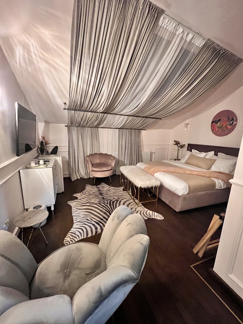 Old Town Luxury Suites - Old Town Luxury Suites Strada Covaci 23, 030167 București, Romania