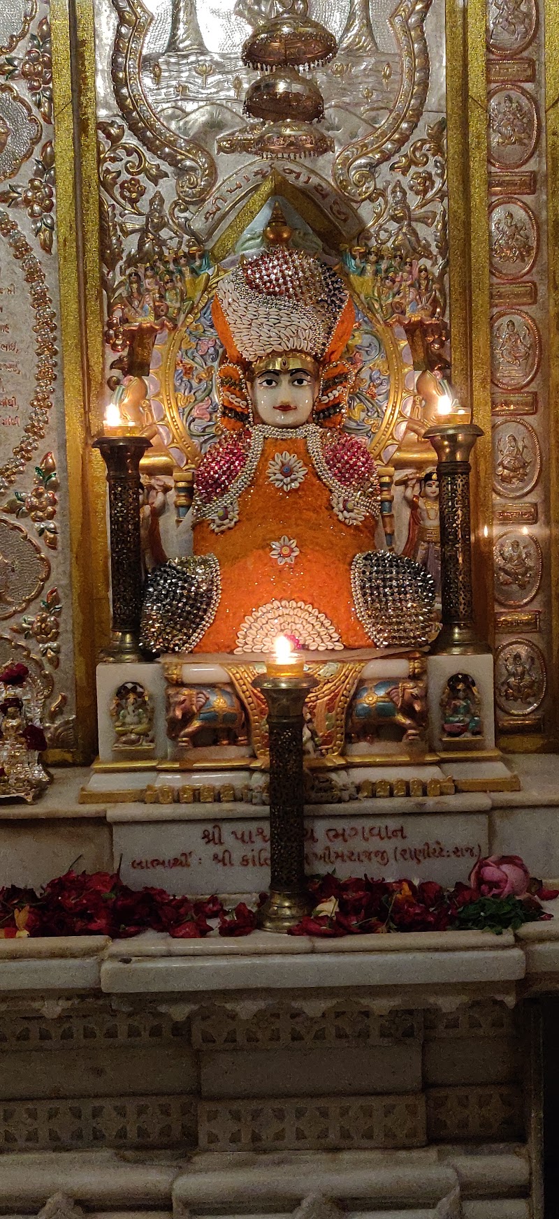 Shantinath Jain Derasar - Shantinath Jain Derasar Parshuram Building, Thakurdwar Rd, Charni Road East, Khandiwadi, Ambewadi, Girgaon, Mumbai, Maharashtra 400002, India