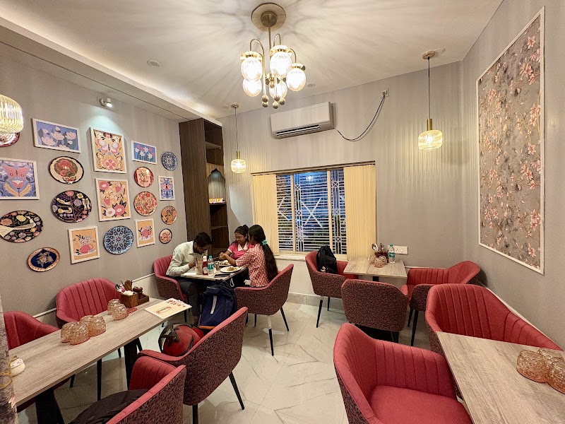 Bougainvillea Cafe & Bistro - Bougainvillea Cafe & Bistro 234C, Prince Anwar Shah Rd, nearby South City Mall, Lords More, Jodhpur Colony, Lake Gardens, Kolkata, West Bengal 700045, India