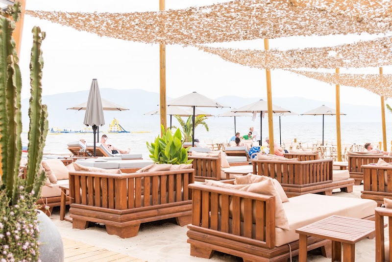 Yacht Beach Bar & Pizzeria