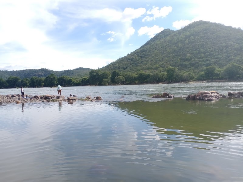 Cini Waterfalls - Cini Waterfalls, 4Q8G+JRG, Dharmapuri - Hogenakkal Rd, Hogenakkal, Tamil Nadu 636810, India