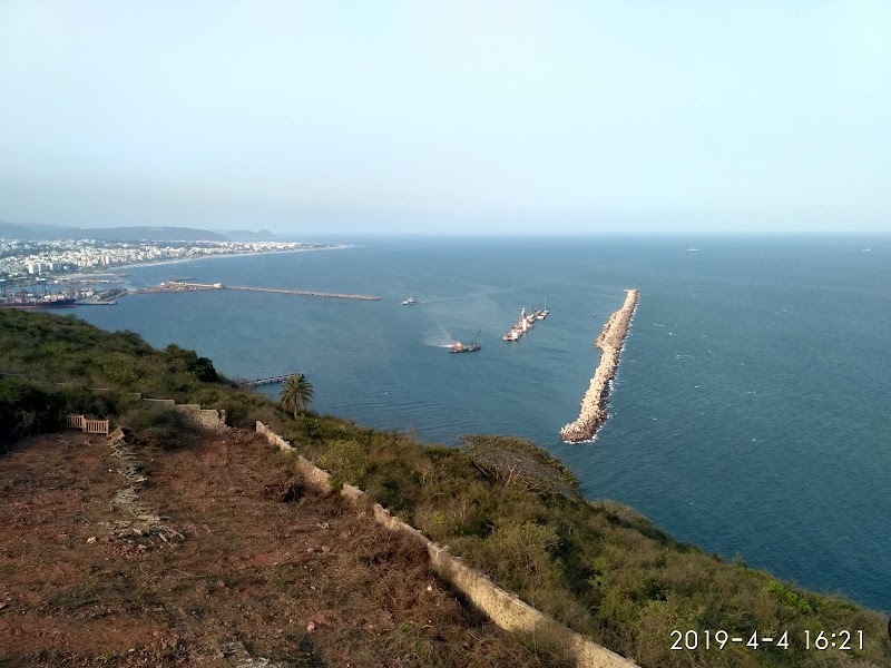 Dolphin's Nose Lighthouse - Dolphin's Nose Lighthouse, Dolphin Hill, Gajuwaka, Andhra Pradesh 530005, India