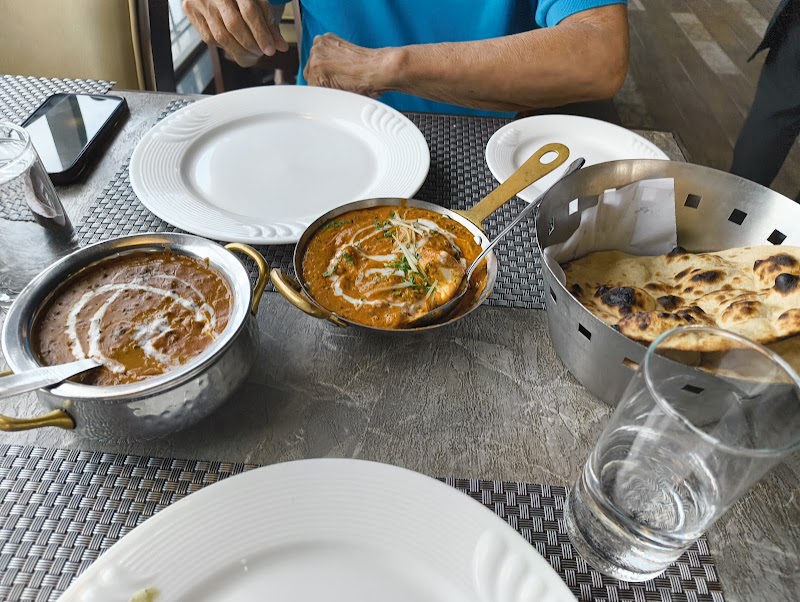 Moti Mahal Delux, legendary culinary - Moti Mahal Delux, legendary culinary shop no 9, Maharishi Dayanand Marg, near Hanuman Mandir, Corner Market, Sadhna Enclave, Malviya Nagar, New Delhi, Delhi 110017, India