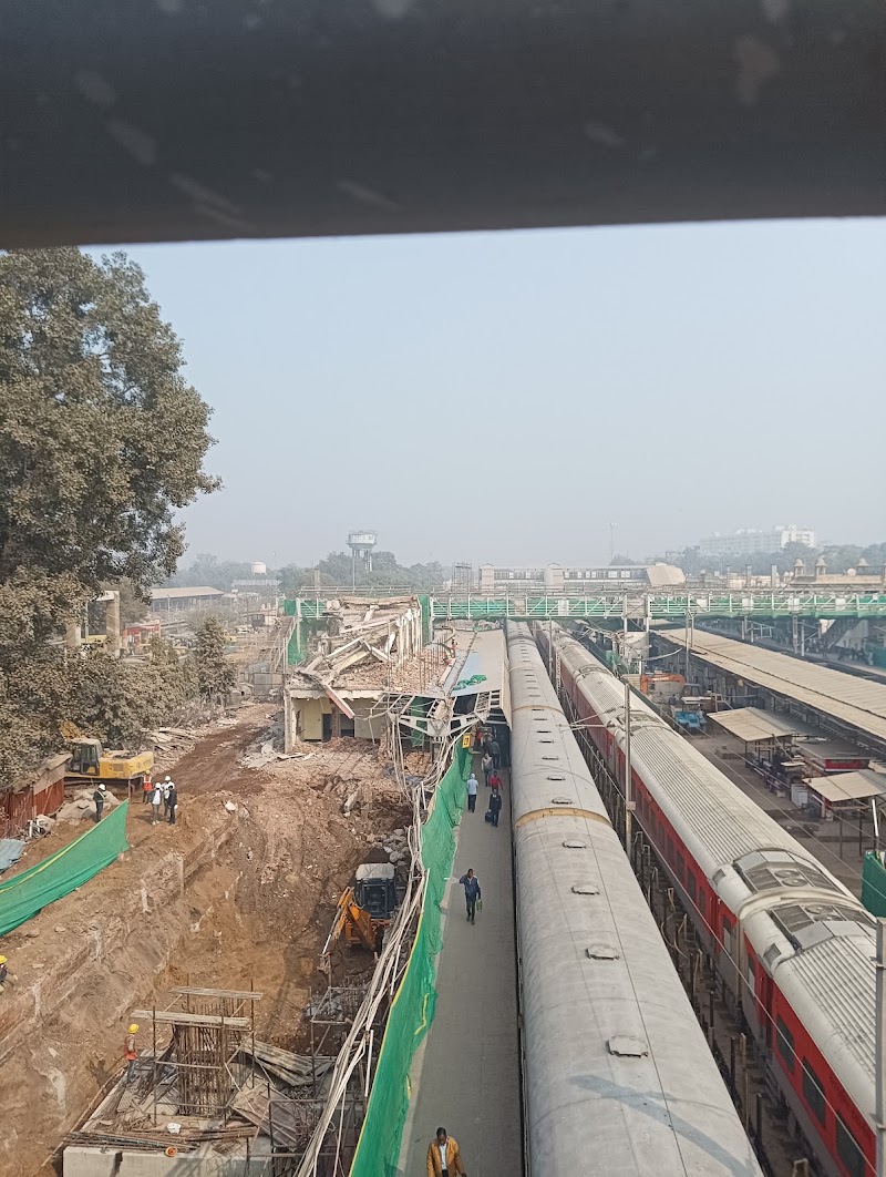 Gwalior Junction Platform Footover Bridge - Gwalior Junction Platform Footover Bridge, 658M+V57, Railway Colony, LNUP E, LNUPE Campus, Thatipur, Gwalior, Madhya Pradesh 474002, India