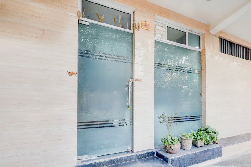 Super Hotel O by OYO Sector 25 Near Iskcon Temple Formerly Hotel Amazing House - Super Hotel O by OYO Sector 25 Near Iskcon Temple Formerly Hotel Amazing House Property Number 195, Block E, near Delhi School of Professional Studies And Research, JJ Colony, Sector 25, Rohini, Delhi, 110085, India
