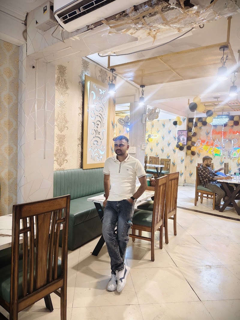 Krazy Panda Cafe & Veg Restaurant - Krazy Panda Cafe & Veg Restaurant 17/23A, Shiv Ram Das Gulati Marg, Manmohan Park, Old Katra, Prayagraj, Uttar Pradesh 211002, India