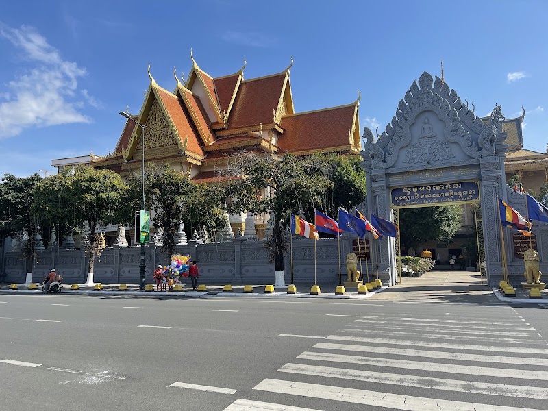 Wat Langka Preah Kossamaram - Wat Langka Preah Kossamaram, HW4G+8V3, Samdach Louis Em, Phnom Penh, Cambodia