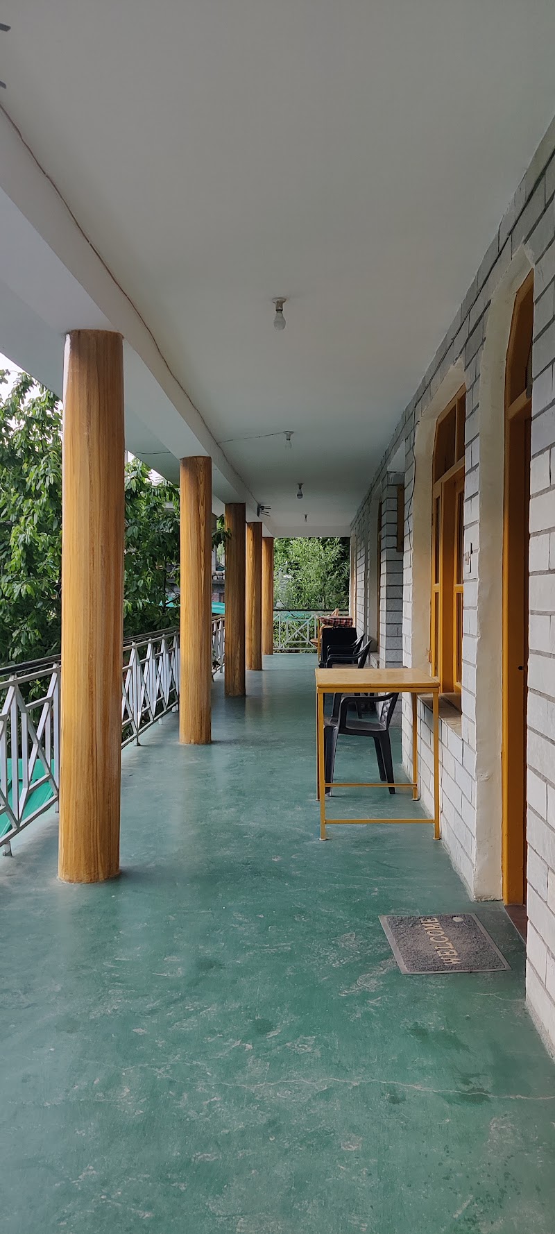 Mountain Dew Hotel - Omik Grills & Cafe - Mountain Dew Hotel - Omik Grills & Cafe Manu Temple Rd, Old Manali, Manali, Himachal Pradesh 175131, India