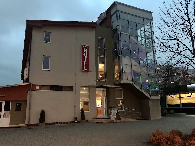 Hotel Dominika - Hotel Dominika, Vlastenecké námestie 3, 851 01 Bratislava-Petržalka, Slovakia