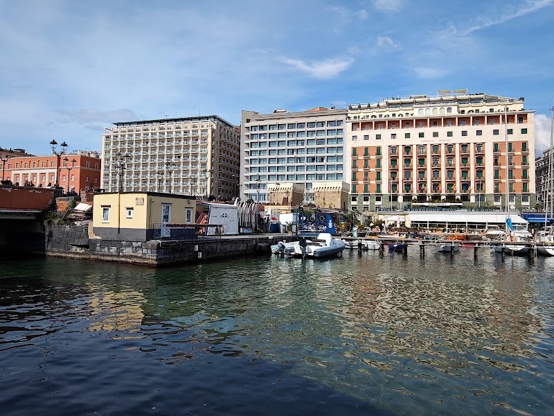 La Scialuppa Restaurant - La Scialuppa Restaurant, Piazzetta Marinari, 5, 80132 Napoli NA, Italy