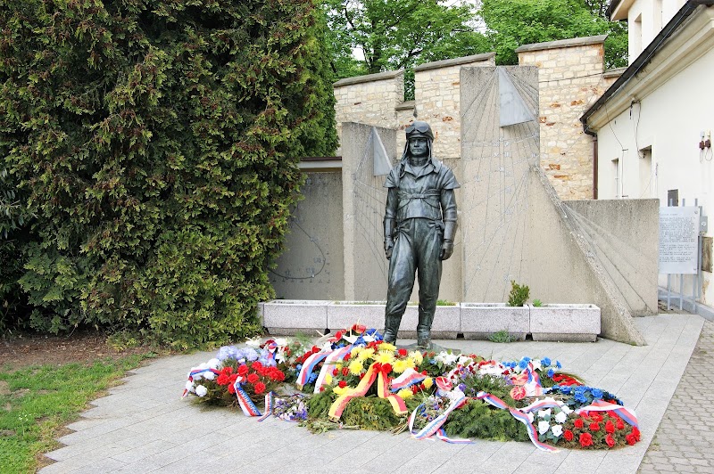Statue of Milan Rastislav Štefánik - Statue of Milan Rastislav Štefánik, Strahovská, 118 00 Praha 1, Czechia