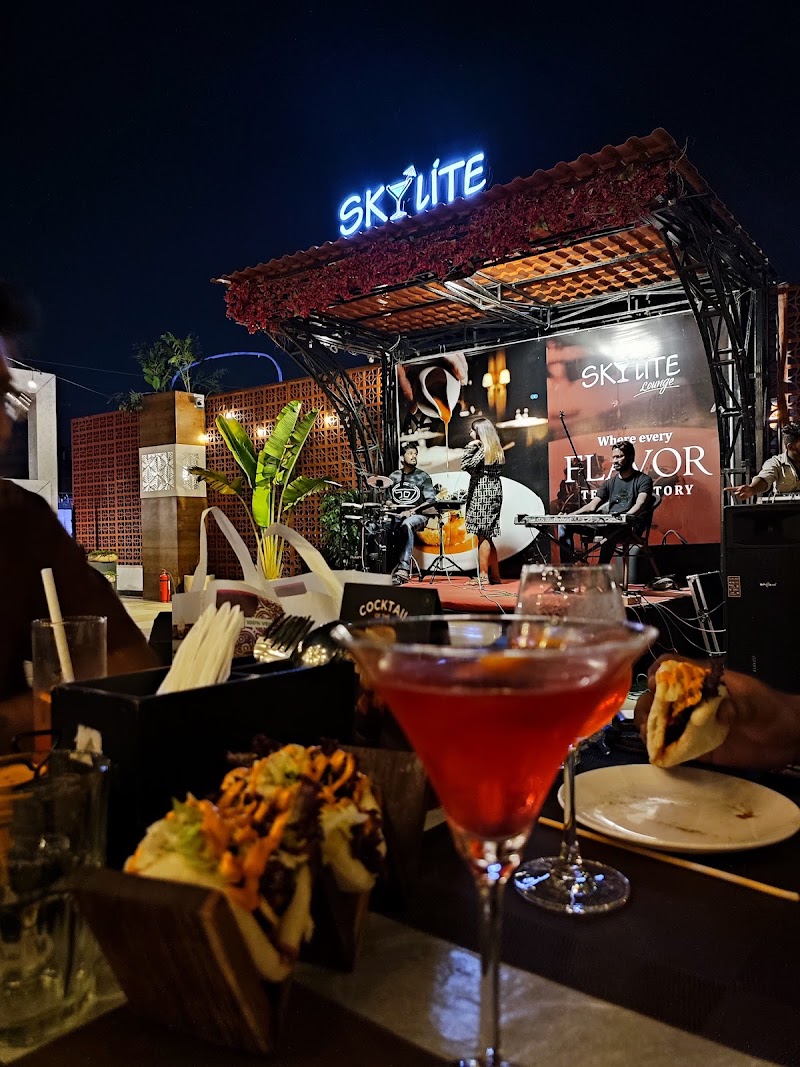 Skylite Lounge - Skylite Lounge 5th Floor, Rooftop, At Fourtune Mall, Skylite Lounge, behind Bank Of Maharashtra, Sitabuldi, Nagpur, Maharashtra 440012, India