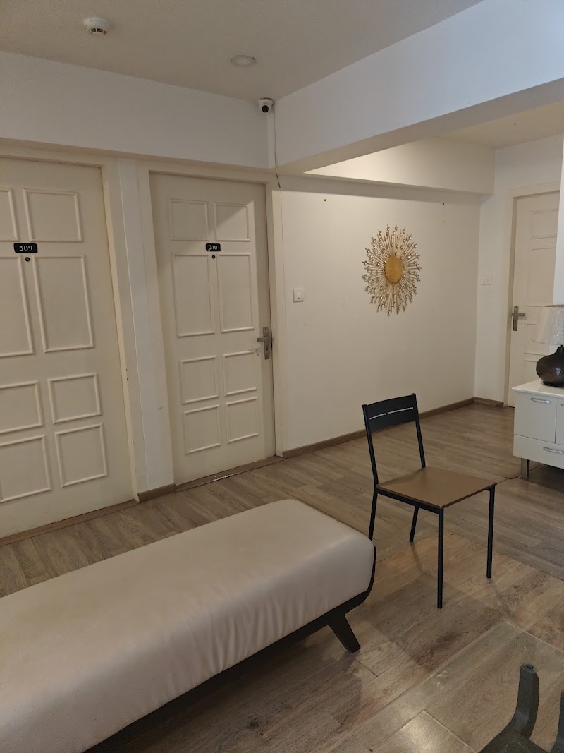 Elite Homes - Elite Homes 5A, Elite homes, 3rd floor, Ashirwad HSG, 2, Sahar Rd, above Apex Beacon Hotel, near Bombay Cambridge International School, AAI Colony, J B Nagar, Andheri East, Mumbai, Maharashtra 400099, India