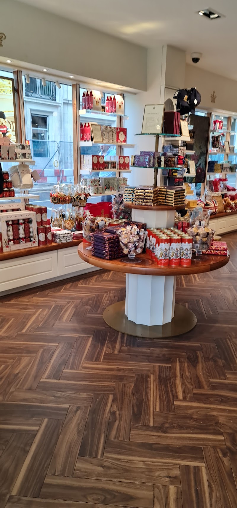 Buckingham Palace Shop - Buckingham Palace Shop, 7 Buckingham Palace Rd, London SW1W 0PP, UK