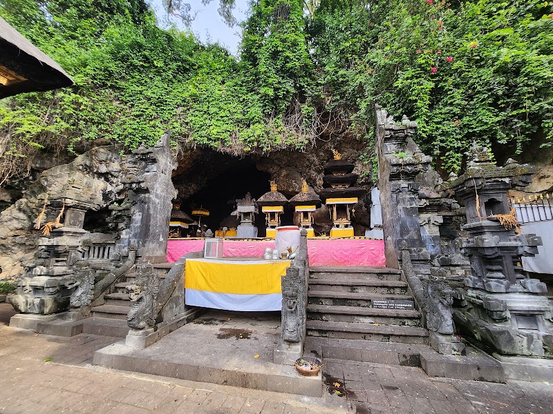 Goa Lawah Temple - Goa Lawah Temple, Jl. Raya Goa Lawah, Pesinggahan, Kec. Dawan, Kabupaten Klungkung, Bali 80761, Indonesia