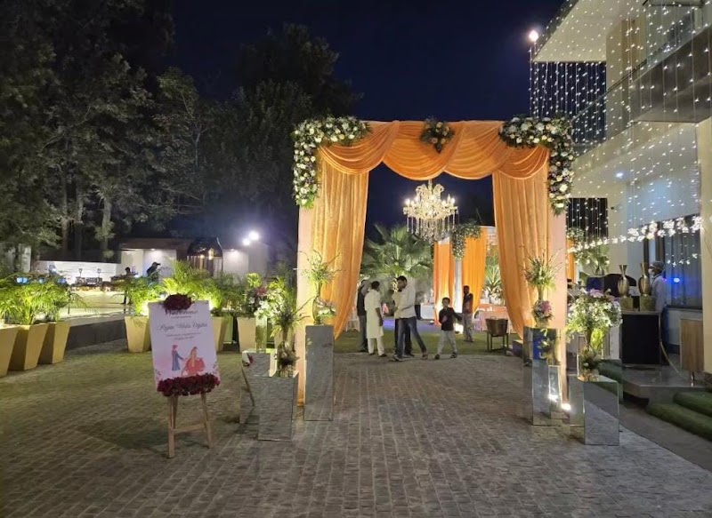 The Banyan Villa - The Banyan Villa, Farm No 4, Dera Village, Tanu Nursery Road, Dera Mandi Retreat, Chattarpur, Dera Mandi, New Delhi, Delhi 110074, India