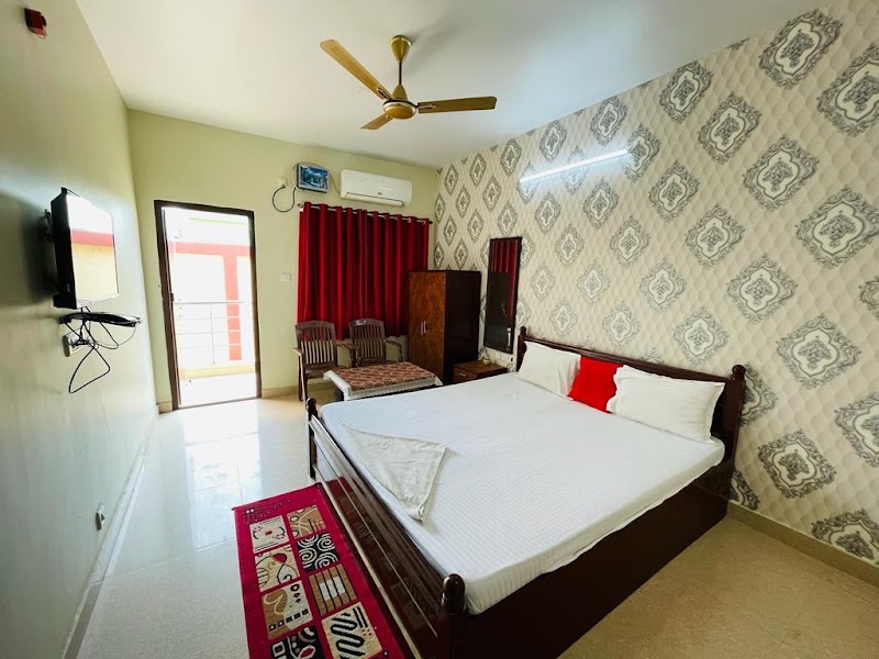 Hotel Lovely star Inn - Hotel Lovely star Inn, C-5, Baliapanda Rd, near lucky india, near Sagar vihar, Baliapanda Housing Board Colony, Puri, Odisha 752001, India