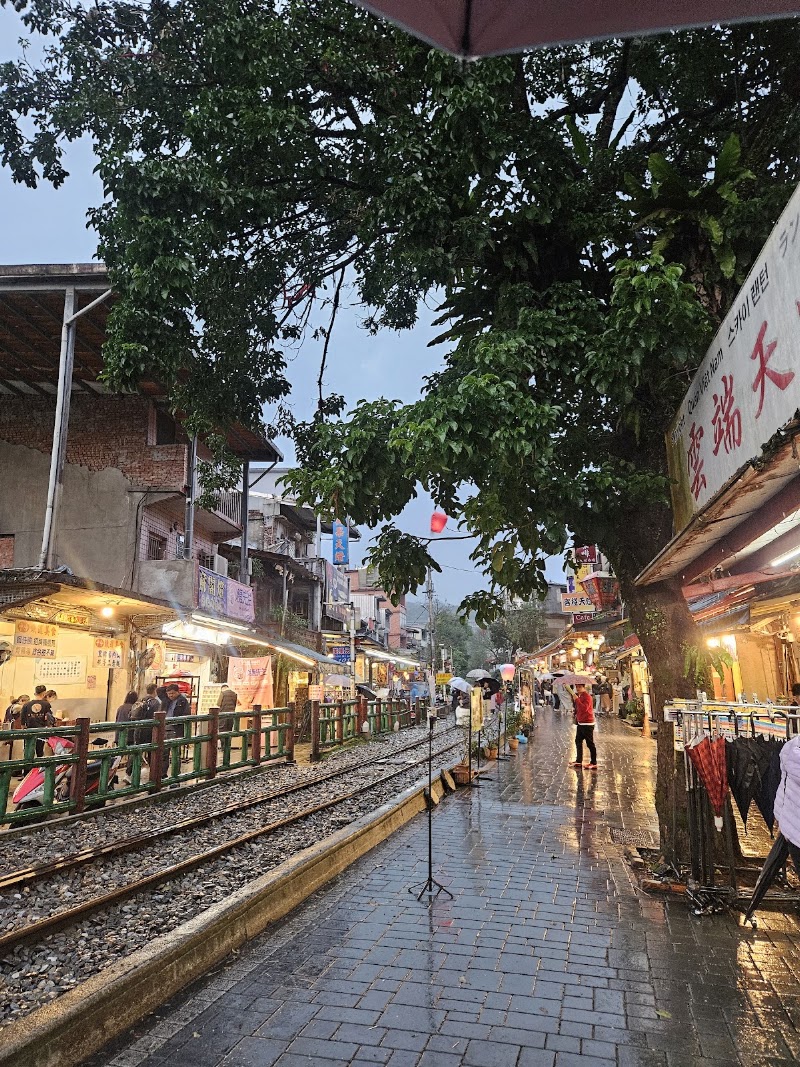 Shifen Old Street - Shifen Old Street No, No. 81號十分街十分里平溪區新北市 Taiwan 226