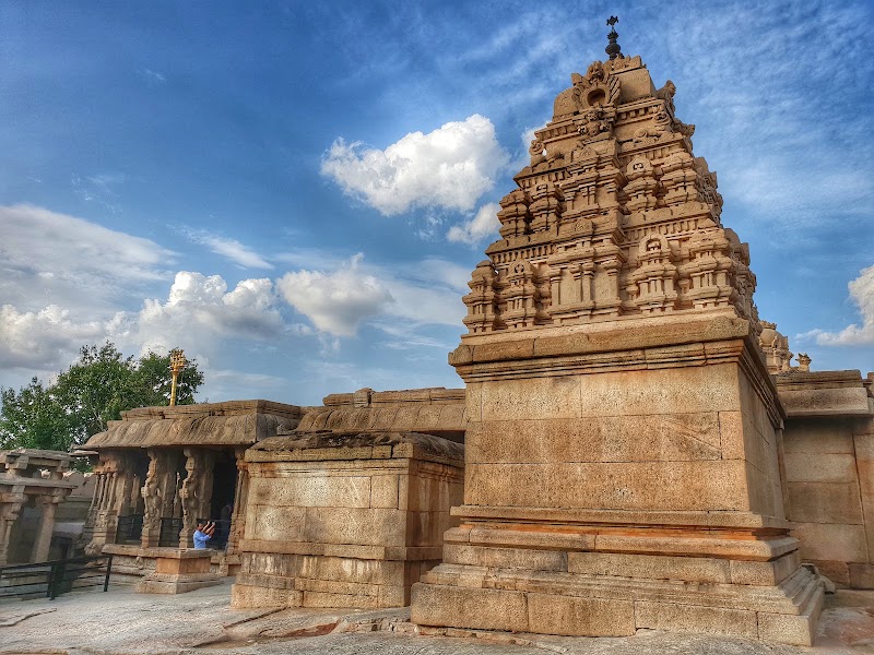 Lepakshi Veerabhadra Swami Temple - Lepakshi Veerabhadra Swami Temple Main road, Lepakshi, Andhra Pradesh 515331, India