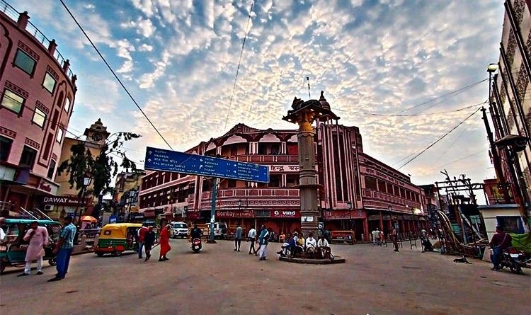 Godowliya Crossing - Godowliya Crossing, 8254+JM8, Luxmanpura, Godowlia, Varanasi, Uttar Pradesh 221001, India