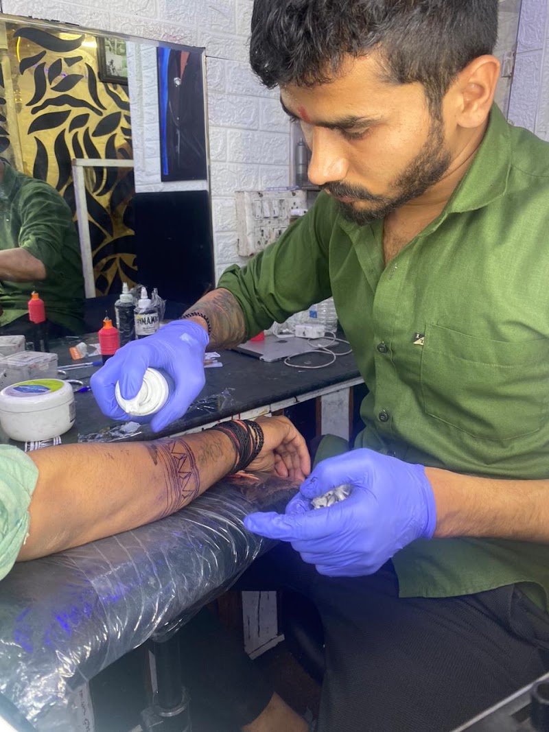 goldy 'r cafe & tattoo studio - goldy 'r cafe & tattoo studio 161/40, Bholaram Ustad Marg, Bholaram Ustad Market, Brahmapuri Colony, Bhanwar Kuwa, Indore, Madhya Pradesh 452001, India