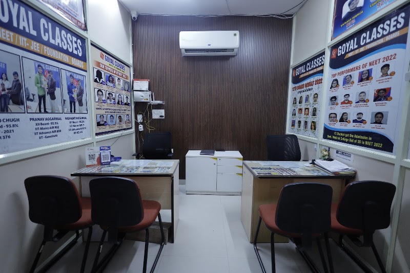 Goyal Classes for NEET/IIT-JEE/Foundation/Boards - Goyal Classes for NEET/IIT-JEE/Foundation/Boards SCO 14, Sector 4, Huda Market, near PNB Bank, Gurgaon Rural, Gurugram, Haryana 122006, India