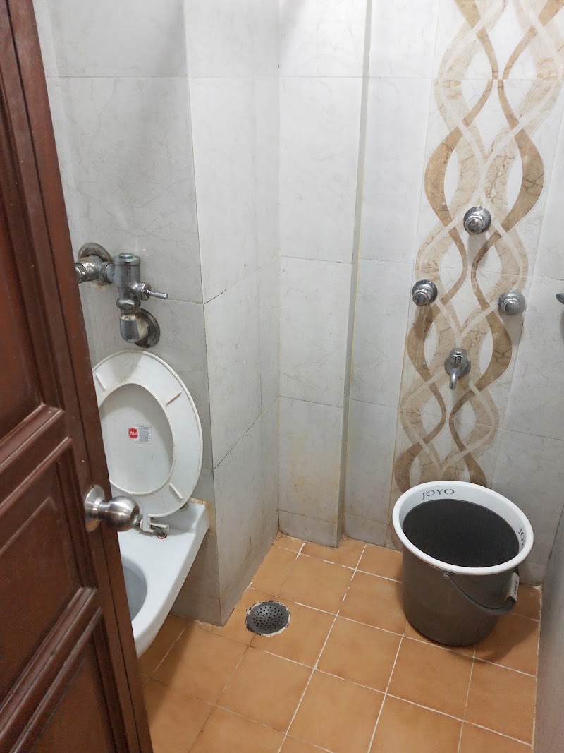Mogul Palace Hotel - Mogul Palace Hotel, 20, Dontad Cross Ln, off Yusuf Meher Ali Road, Pydhonie, Mandvi, Mumbai, Maharashtra 400009, India