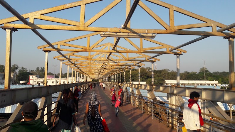 DHANBAD RAILWAY STATION(South Side) - DHANBAD RAILWAY STATION(South Side), QCRH+7F7, Dhanbad Railway Station Rd, Purana Bazar, Wassepur, Dhanbad, Jharkhand 826007, India