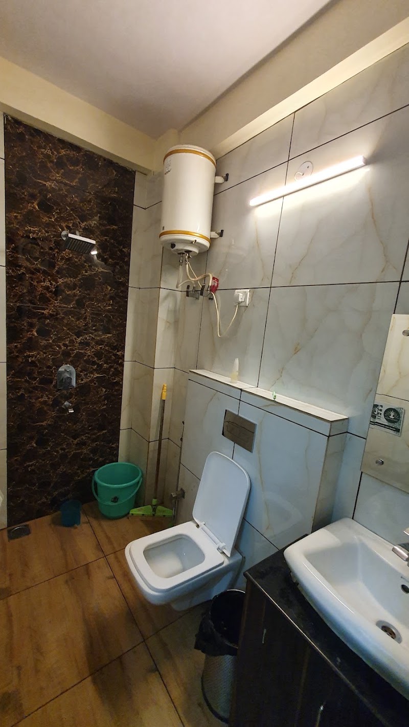 Himalayan Hostel - Himalayan Hostel 1663-64, Main Bazar Road Paharganj Behind KG Palace Hotel and, Gate No.2, near RK Ashram Metro Station, Aram Bagh, Paharganj, New Delhi, Delhi 110055, India