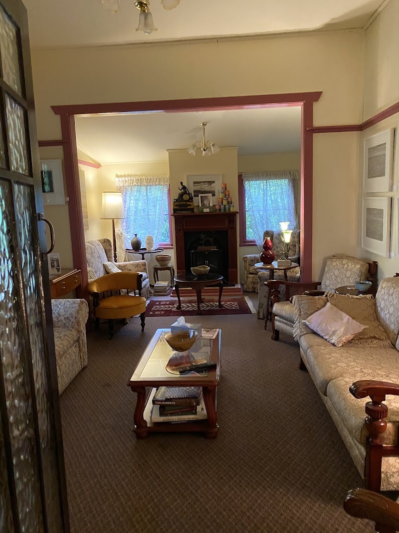 The Chalet Guesthouse and Studio - The Chalet Guesthouse and Studio 46 Portland Rd, Medlow Bath NSW 2780, Australia