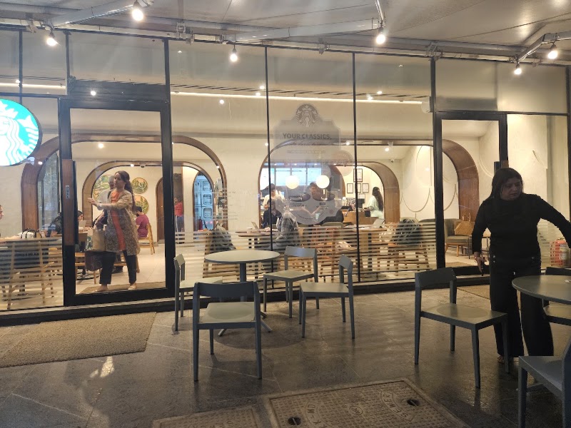 Starbucks - Juhu - Starbucks - Juhu, No 4R3P/VM2, Advent Neel, Swastik Society, Juhu, Mumbai, Maharashtra 400056, India