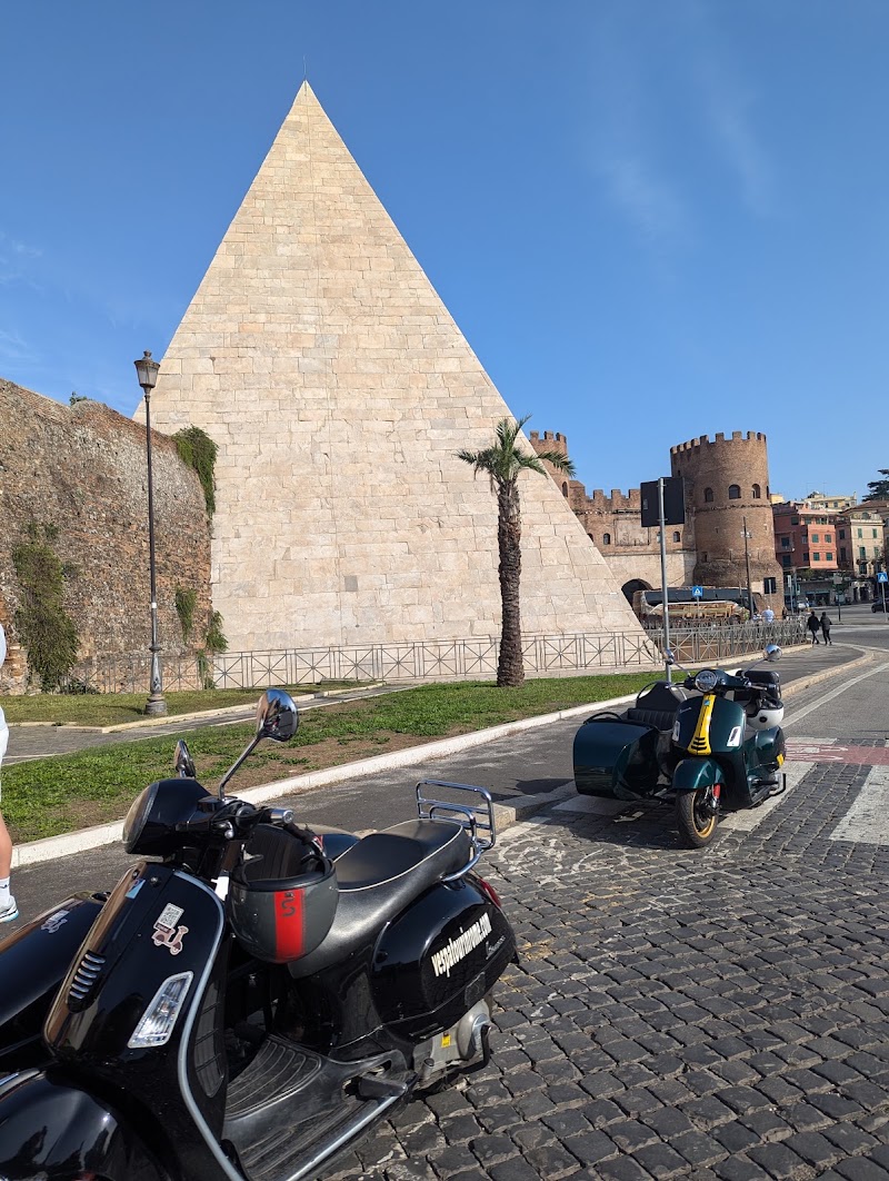 Vespa Tour In Rome | Rent a Vespa - Vespa Tour In Rome | Rent a Vespa, Via Santamaura, 21, 00192 Roma RM, Italy