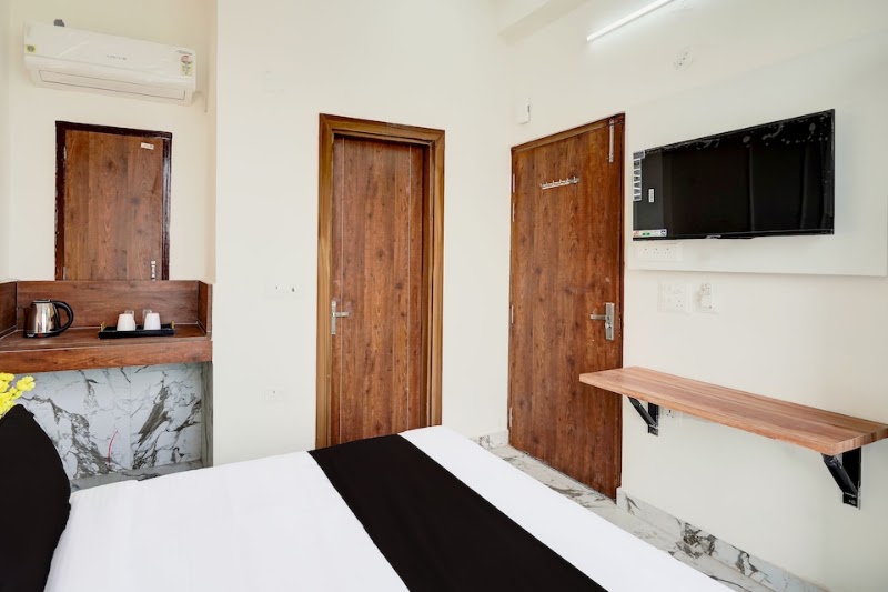 Super Collection O by OYO Surajpur Chowk Greater Noida - Super Collection O by OYO Surajpur Chowk Greater Noida Plot Number 258, Chowk, opposite Crown Plaza, Surajpur, Noida, Greater Noida, Uttar Pradesh 201306, India