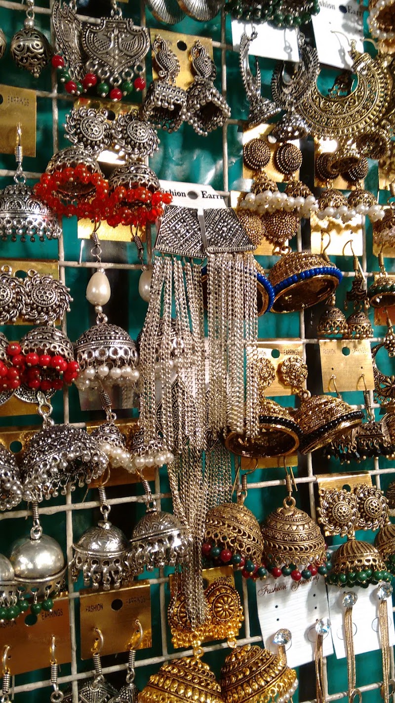 Gariahat Shopping Complex - Gariahat Shopping Complex, 212, Rash Behari Ave, Gariahat Market, Hindustan Park, Gariahat, Kolkata, West Bengal 700029, India