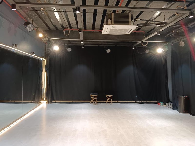 Distractshion studio - Distractshion studio, Remi Commercio, 1008, Off Veera Desai Rd, Industrial Area, Andheri West, Mumbai, Maharashtra 400053, India