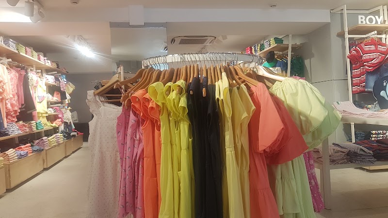 Sector 17 Market - Sector 17 Market, 30, Jan Marg, Sector 17A, Sector 17, Chandigarh, 160017, India