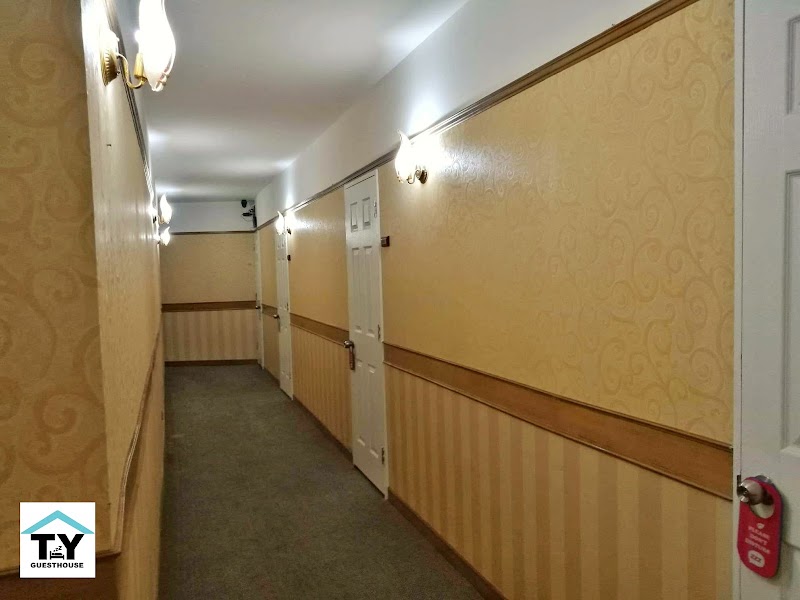 T Y. Guest House - T Y. Guest House, 152/4 Si Lom Rd, Khwaeng Suriya Wong, Khet Bang Rak, Krung Thep Maha Nakhon 10500, Thailand