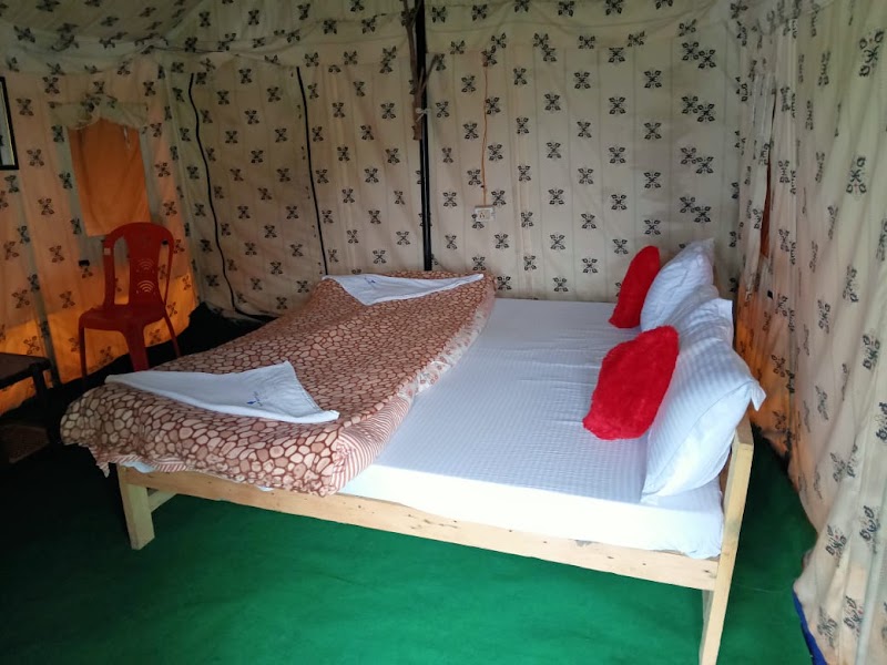Blue Poppy Swiss Cottage camps - Blue Poppy Swiss Cottage camps Helipad Ground, Ghangaria, Uttarakhand 246443, India