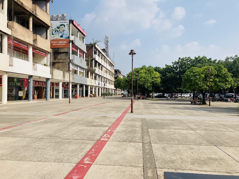Plaza Fountain - Plaza Fountain, PQRJ+5PQ, Shopping Plaza, 17D, Sector 17, Chandigarh, 160017, India