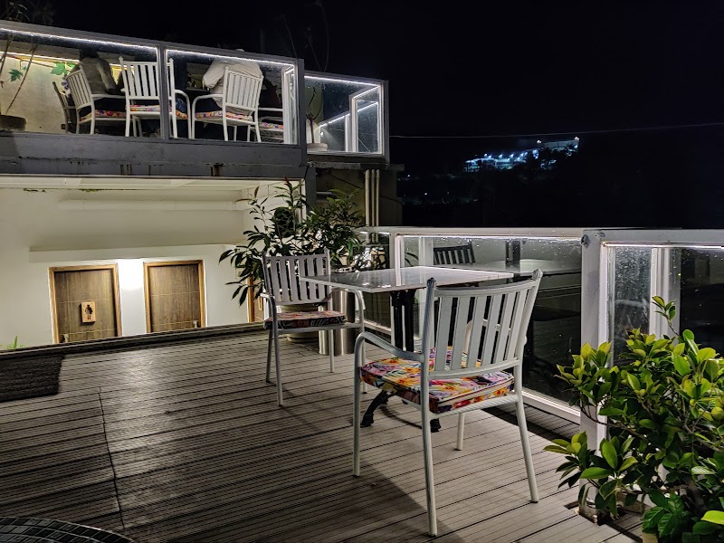 Grapevine - Rooftop Tavern - Grapevine - Rooftop Tavern Tripli Hotels Shambhu Villas, Lake Palace Rd, Old City, Kalaji Goraji, Udaipur, Rajasthan 313001, India
